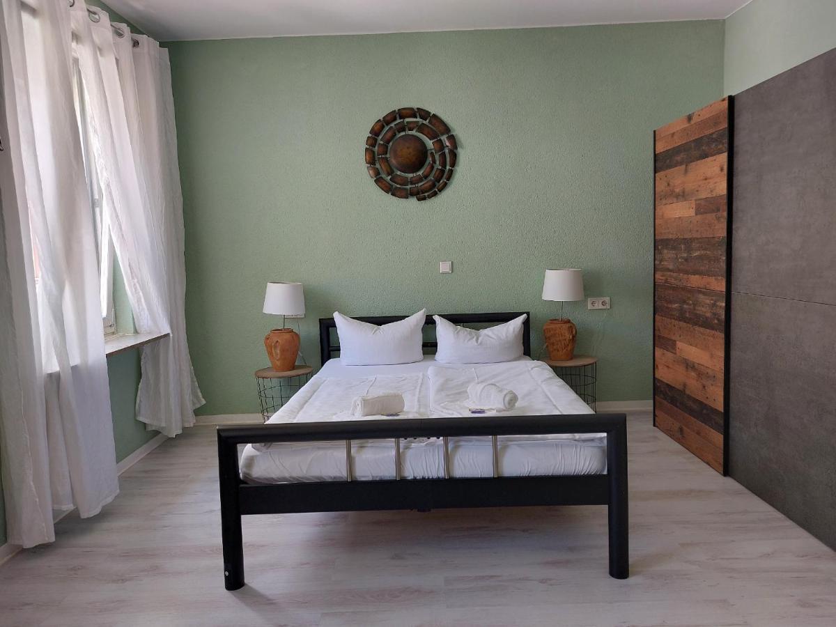 Ricks Hotel 2*